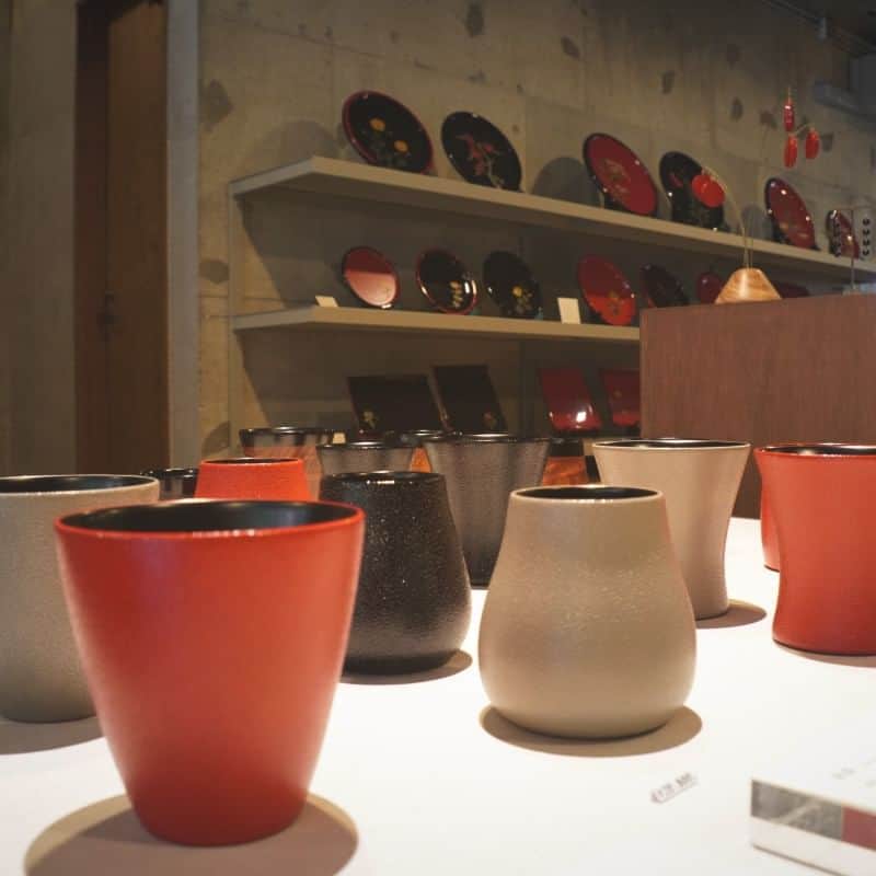 Be.okinawaさんのインスタグラム写真 - (Be.okinawaInstagram)「【Ryukyu Lacquerware, Okinawa’s native lacquer craft】 Several lacquerware shops in Okinawa offer visitors a personal experience of this rare local craft. Kakuman Shikki’s gallery cafe serves drinks to visitors on genuine Ryukyu lacquerware. This is a unique opportunity to see, touch, and use lacquerware – not just as delicate art objects, but as stylish contemporary lifestyle items.  Link in bio.   #japan #explorejapan #okinawajapan #japantrip #visitokinawa #okinawa #okinawatrip  #lacquerware  #lacquer #lacquerart」4月10日 20時00分 - visitokinawajapan