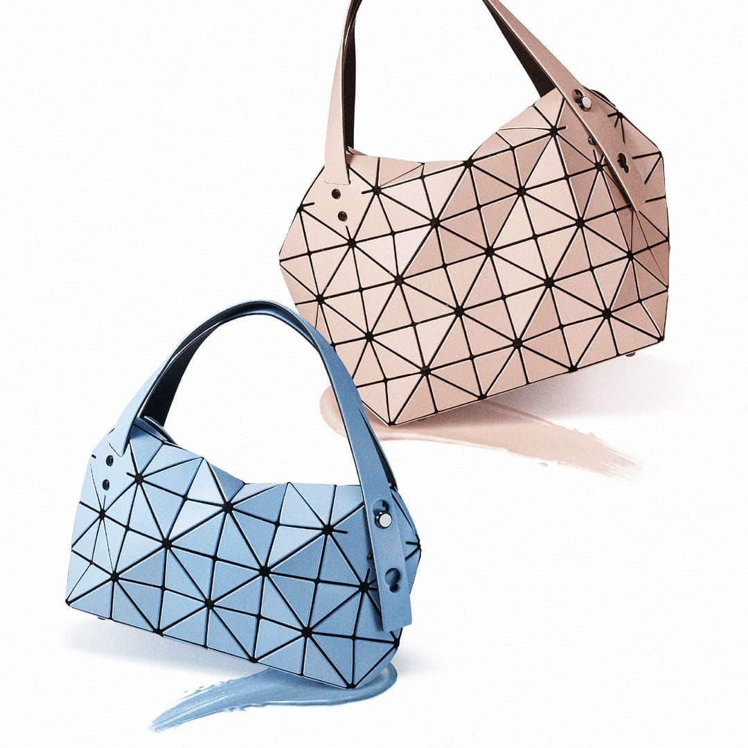 BAO BAO ISSEY MIYAKE Official Instagram accountさんのインスタグラム写真 - (BAO BAO ISSEY MIYAKE Official Instagram accountInstagram)「"BOSTON"  Release Month: April, 2023 *The release month might be different in each country.  #baobaoisseymiyakemurah #baobao #isseymiyake #baobaoisseymiyakeSS23」4月10日 20時00分 - baobaoisseymiyake_official