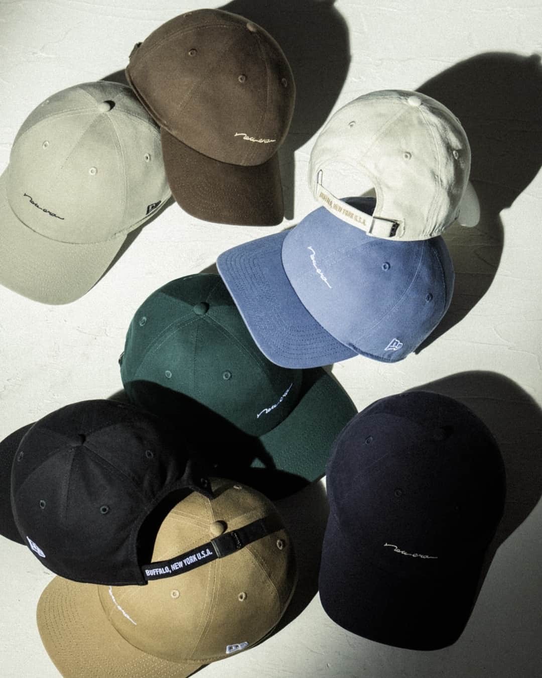 のインスタグラム：「Strap Logo⁠ ⁠ リアストラップに創業地を刺繍したシリーズ。⁠ シルエットはフロント部分に芯がなく柔らかな被り心地が特徴のCasual Classic（カジュアルクラシック）。⁠ ⁠ ⁠ #NEWERA #CasualClassic #カジュアルクラシック #ニューエラ #ニューエラキャップ」