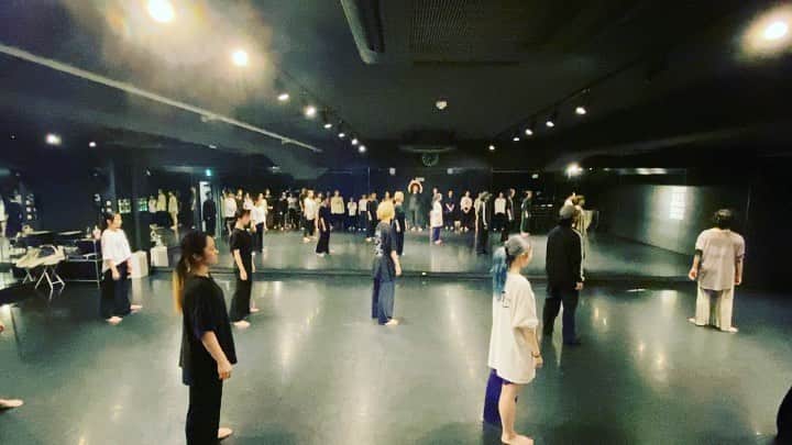 黒須洋壬のインスタグラム：「黒須洋嗣 JAZZ CLASS 2023.Apr.10th  @danceworks_jpn  @xross  #eyesclosed  #edsheeran  #dance #jazzdance  #tokyo #japan thanks for coming @yurino.5  @kotamiura」