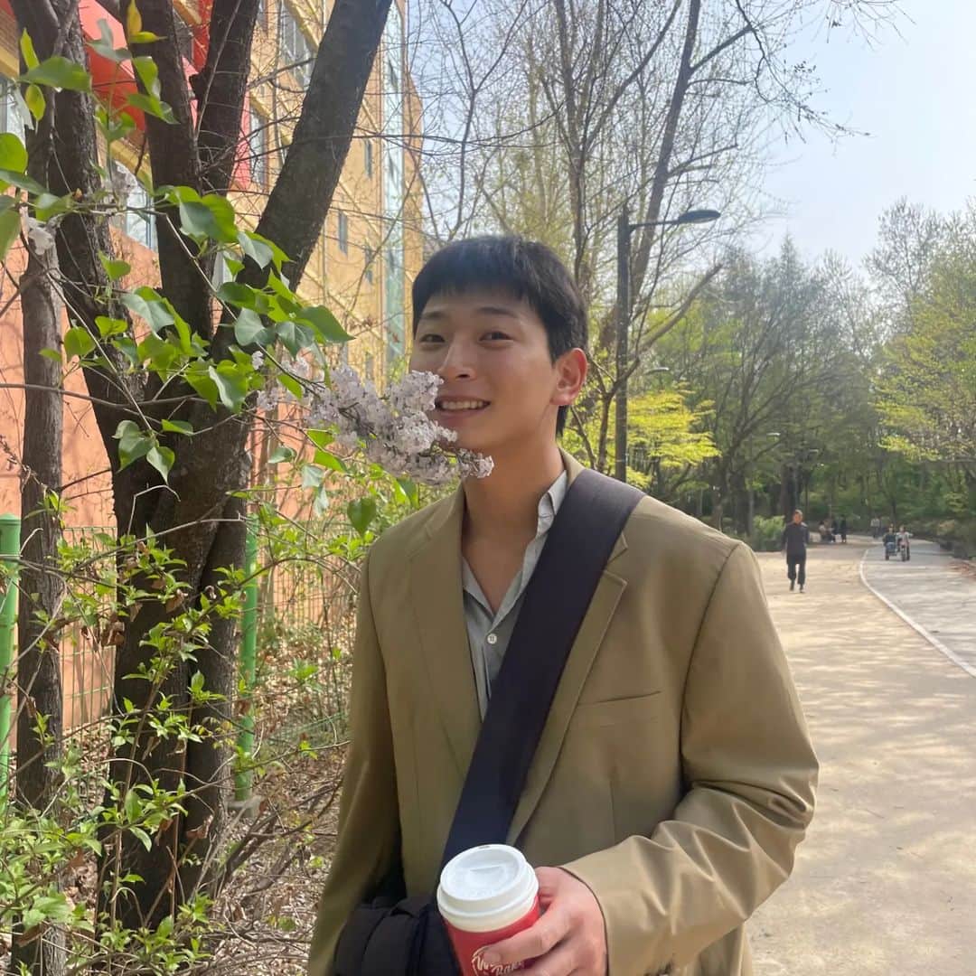 ジヌン さんのインスタグラム写真 - (ジヌン Instagram)「오늘 날씨 많이 싱그러웠어🌿」4月10日 20時05分 - jinwoon52
