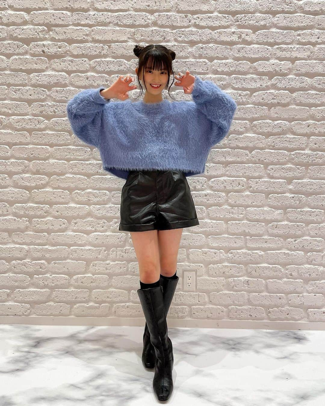 工藤咲姫さんのインスタグラム写真 - (工藤咲姫Instagram)「🧸💙   #くまヘア  #ツインお団子  #レザーパンツ  #jk  #工藤咲姫」4月10日 20時06分 - saki_kudo_0710