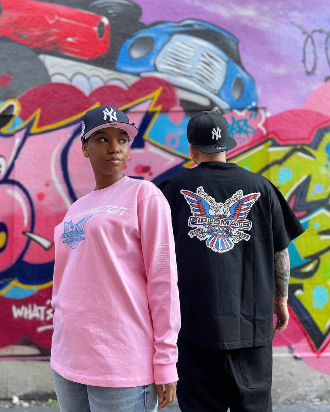 のインスタグラム：「#growaroundnewarrivals DIPLOMATS EMPIRE x  JEFF HAMILTON  SPECIAL COLLABORATION  HARLEM,NYを代表するアーティストDIPLOMATS。  DIPLOMATSのオフィシャルブランドであるDIPLOMATS EMPIREとHIPHOPの象徴的なレザーブランドとして不動の地位を築いているJEFF HAMILTONのスペシャルコラボアイテムが入荷しました！！  HOODY,SWEAT,TEEなど色々なラインナップが揃っています。」