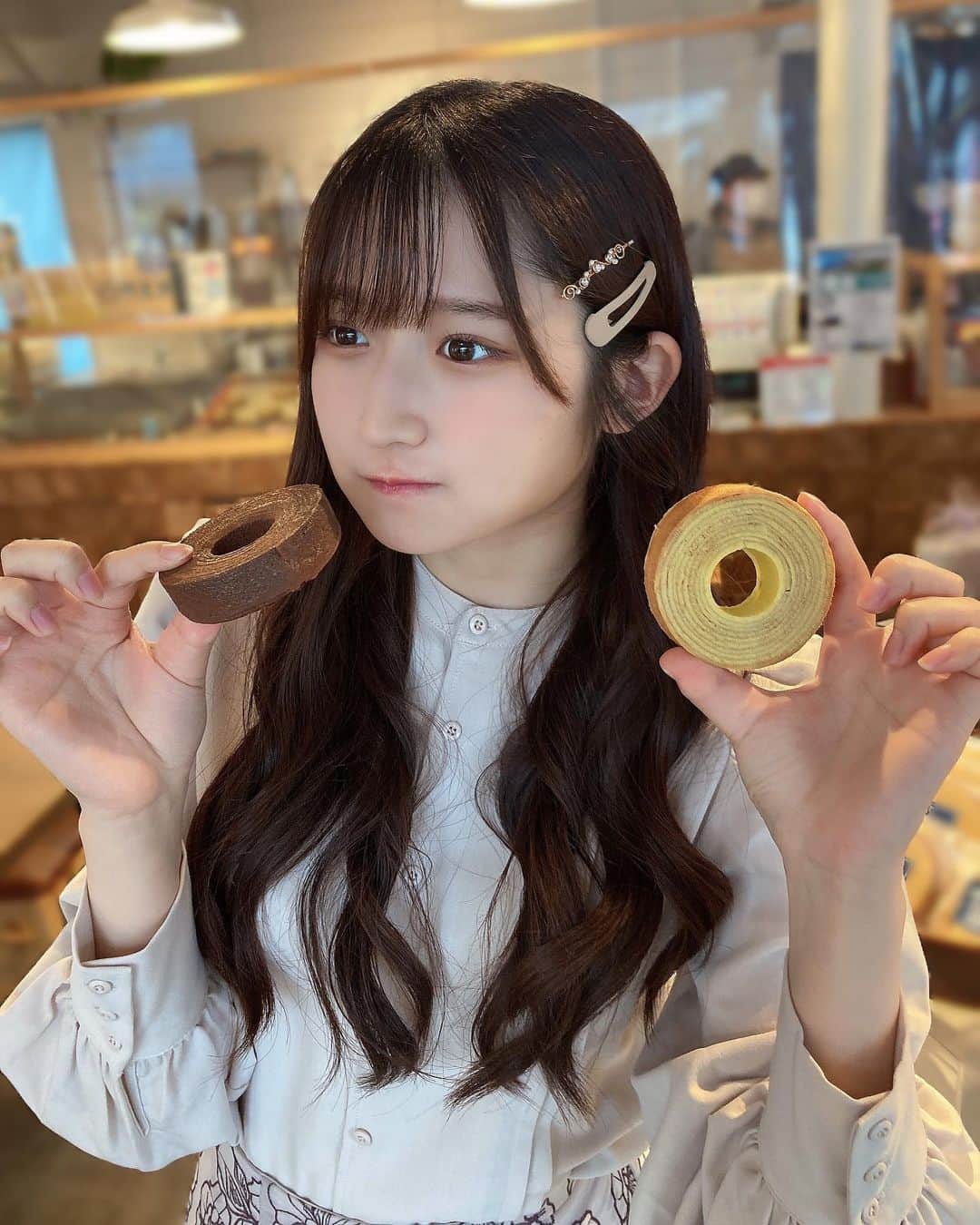 貝賀琴莉さんのインスタグラム写真 - (貝賀琴莉Instagram)「糖！！！  #琴莉のとりこ #アイドル #idol #japanesegirl #バウムクーヘン」4月10日 20時15分 - 0112kako