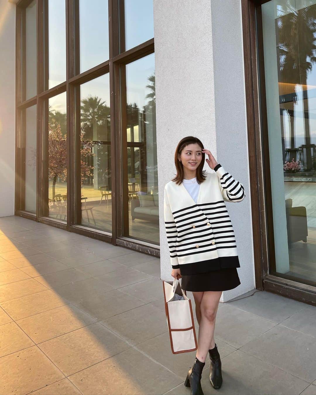 王子咲希(saki ouji)のインスタグラム：「苺ブッフェに行ってきた〜🍓  #男の子ママ#ママコーデ#1歳ママ #マザーズバッグ#トートバッグ #春コーデ #大人コーデ  #code#ootd#fashion #seventenbymihokawahito #basement#2023awモデルdadway   170cm/ママ役応募/」