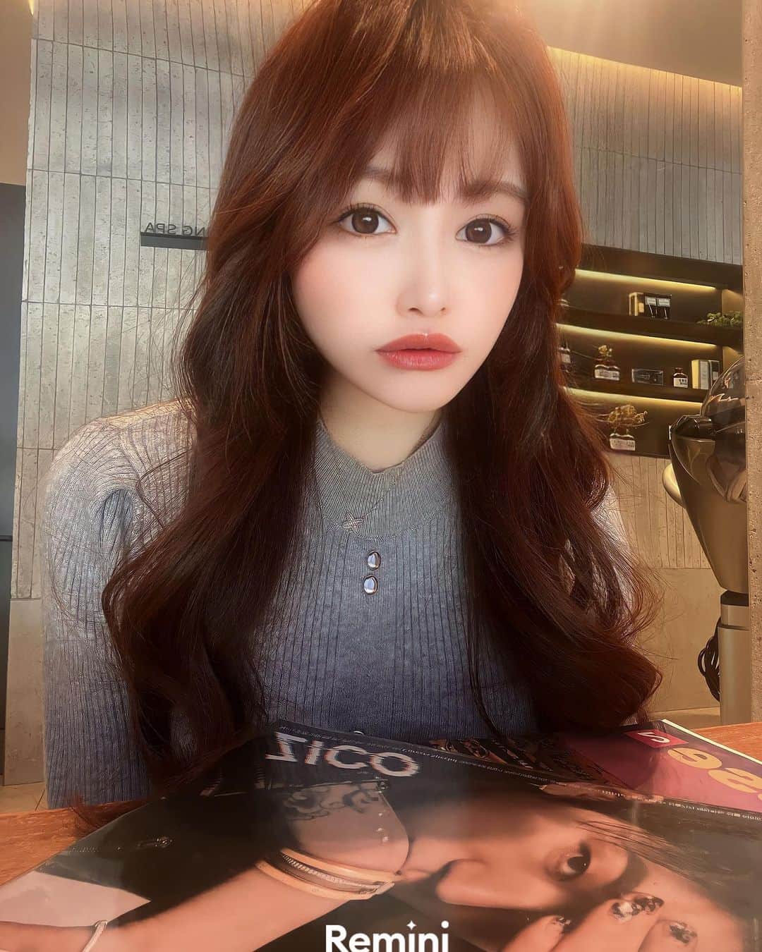 餃子のりさちゃんのインスタグラム：「韓国のそこらじゅうにある 『juno hair』🇰🇷🇰🇷🇰🇷  予約なしで飛び込みで シャンプーアンドブローって言ったら伝わるよん🎶   #韓国ヘア #韓国女子旅 #韓国旅行  #韓国メイク  #韓国ファッション  #韓国コスメ  #韓国情報」