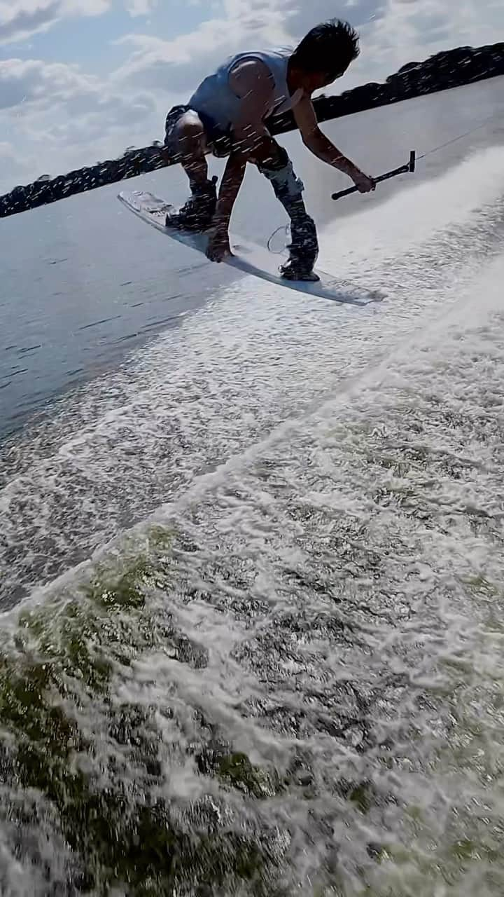 手塚翔太のインスタグラム：「Summer is here in Orlando🌴 Enjoying the hot wether and cool water🔥  🚤: @supra_boats  📹: @agarabaghi」