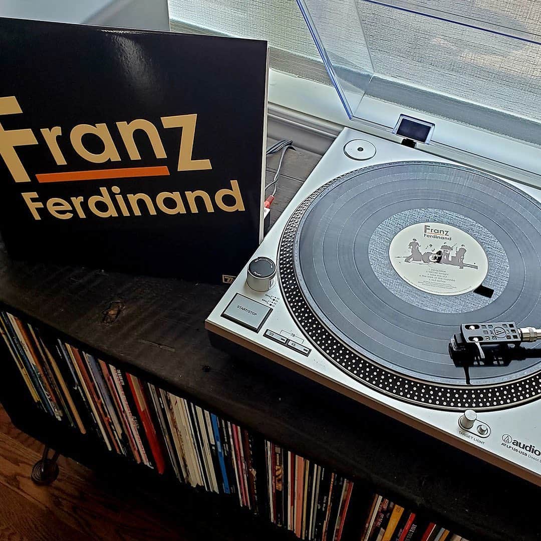 フランツ・フェルディナンドさんのインスタグラム写真 - (フランツ・フェルディナンドInstagram)「We love to see how you listen to our records! Keep the set ups coming and we'll keep sharing #FanzFerdinand」4月10日 20時28分 - franz_ferdinand