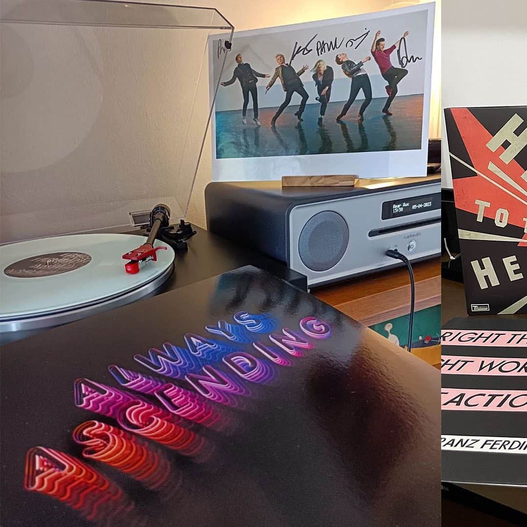 フランツ・フェルディナンドのインスタグラム：「We love to see how you listen to our records! Keep the set ups coming and we'll keep sharing #FanzFerdinand」