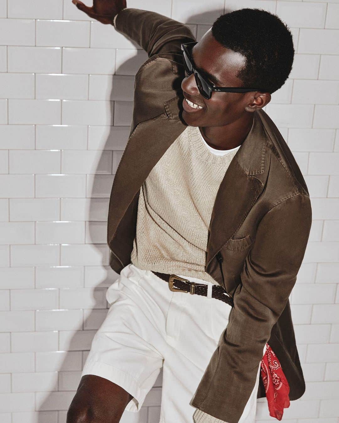ボリオリのインスタグラム：「Contemporary vibes. Feel the comfort to wear the garment dyed cotton and cashmere satin K-jacket. Our jackets are soft and light, meant to move with the body and accompany gestures, looking naturally effortless. Choose the K-jacket for an everyday sophistication on www.bogliolimilano.com #bogliolimilano #cashmere #cotton #garmentdyed」
