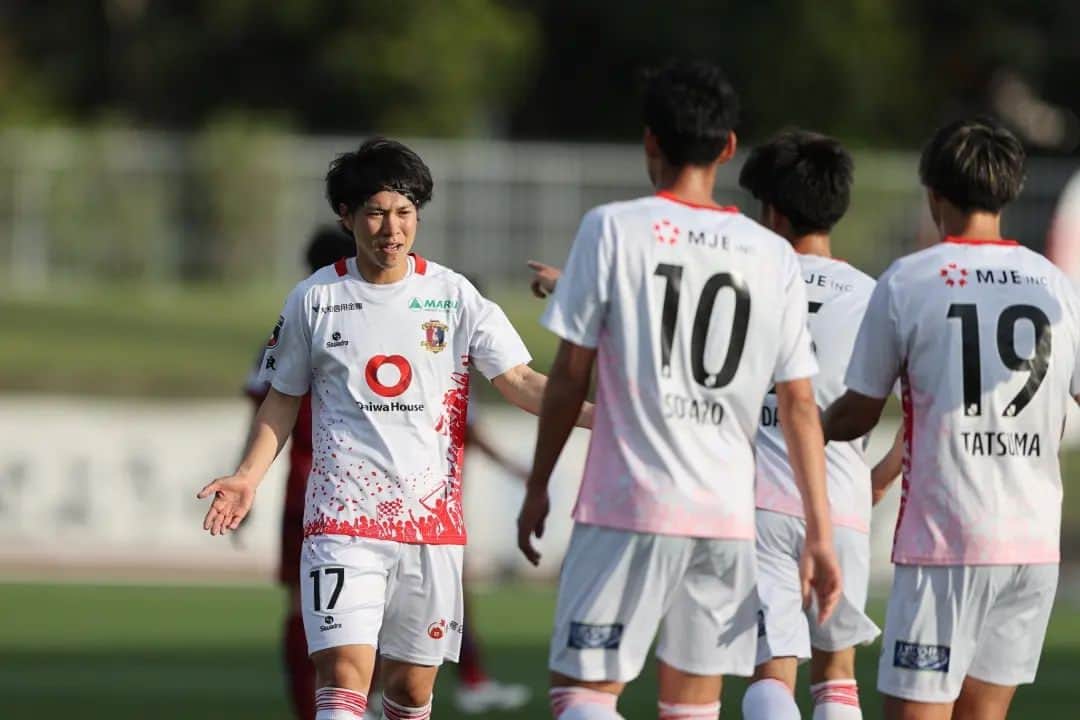可児壮隆さんのインスタグラム写真 - (可児壮隆Instagram)「第6節vsFC琉球2-0  攻守共にチームを助けるプレーを出来るように。 応援ありがとうございました。  #奈良クラブ」4月10日 20時32分 - kani041807