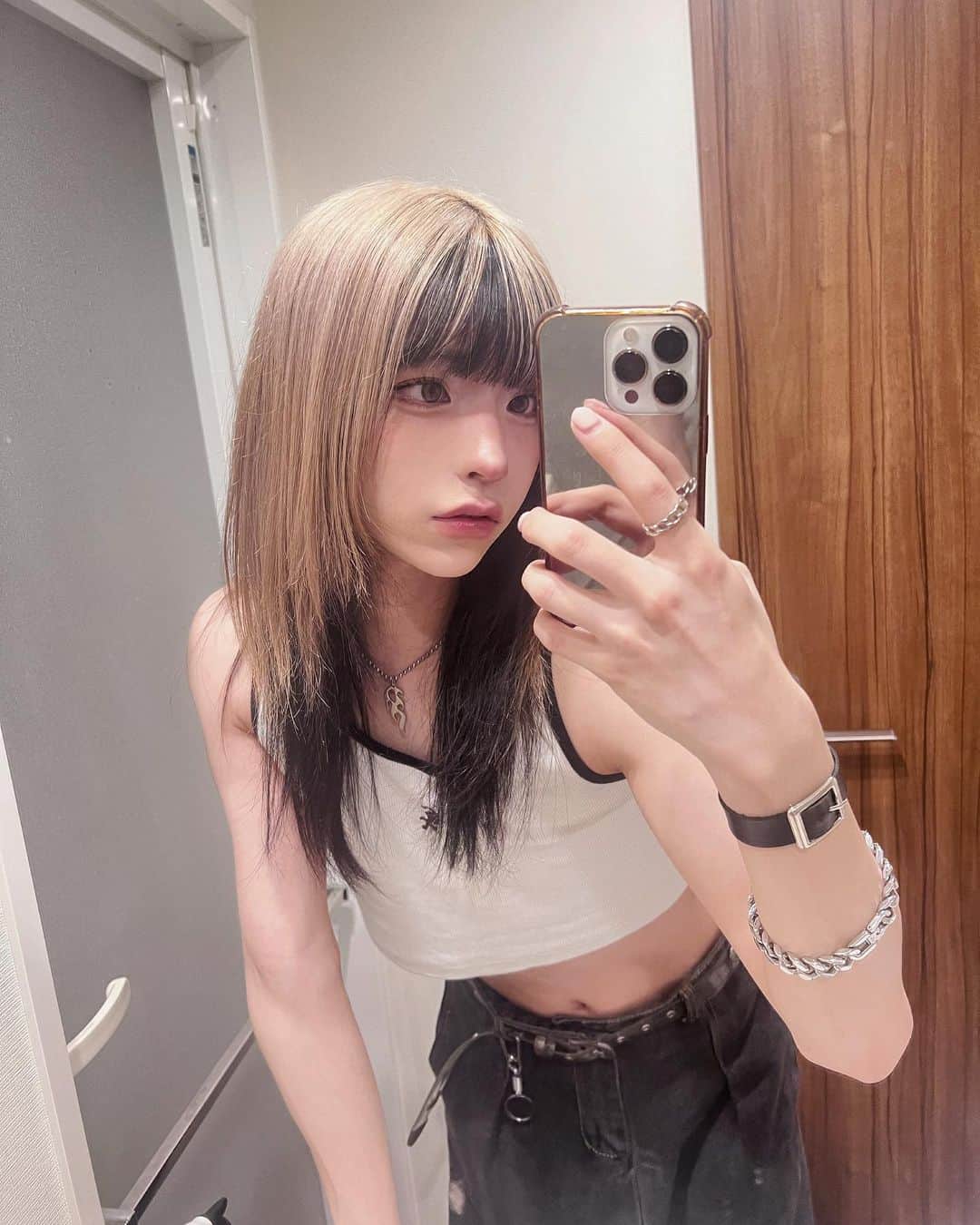 のインスタグラム：「夏来ないで欲しいなー、真夏みたいな格好してますけど。」