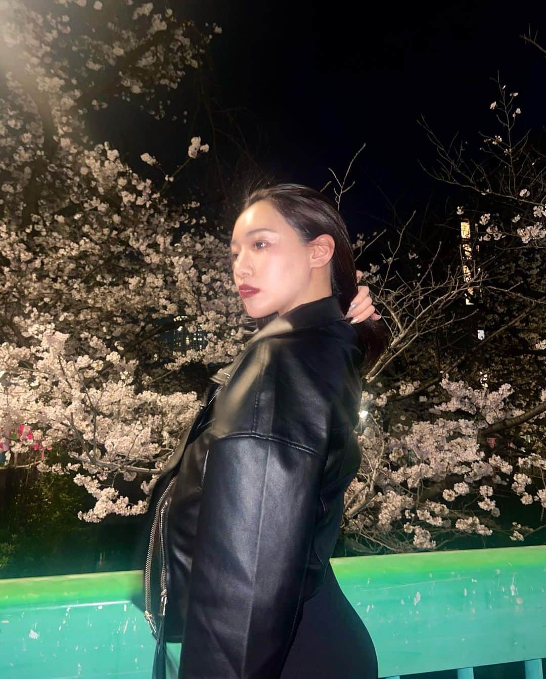 RIKOのインスタグラム：「🌸🚀🌏(🍑)  #insta #instamood #instagram #instadaily #instaphoto #instastyle #selfie #asianbeauty #asianmodel #asiangirls #fitnessmotivation #fitness #fitnessgirl #sexy #onlygirls #bodymake #body #makeup #makeupselfie #黒髪ボブ #筋トレ女子」