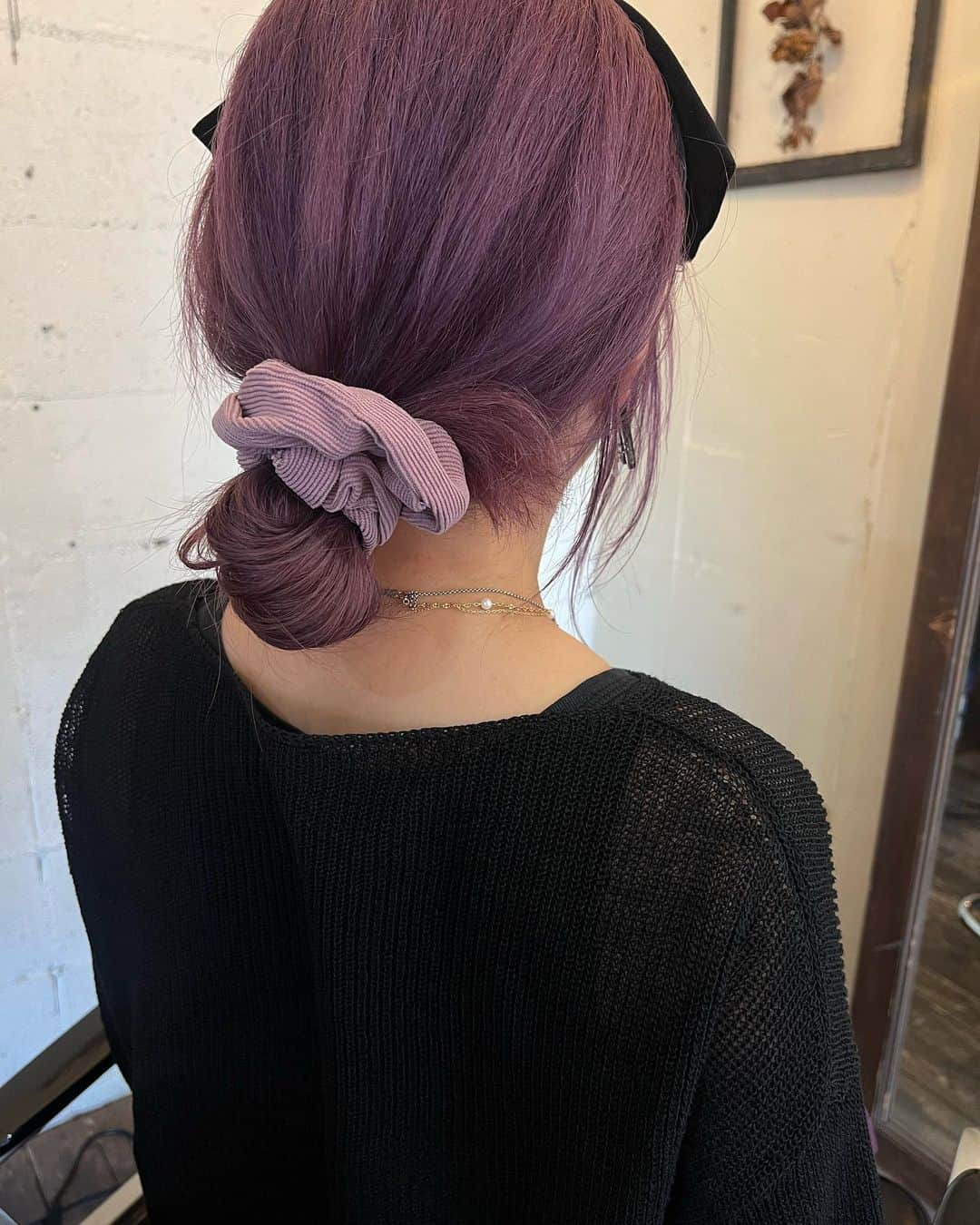 YU-U（工藤由布）さんのインスタグラム写真 - (YU-U（工藤由布）Instagram)「ゆみこさんcut&color✂︎ 色落ちpink purple狙いで濃いめに🦄 大阪人大好き🤝🏻旦那さんに他府県の話してみてくださいね🤭 あー楽しかった☺️おやつまで🥹🎗 ・・・ #uアレンジ #Aperoアレンジ #ハイトーンカラー」4月10日 20時40分 - nyan22u22nyan