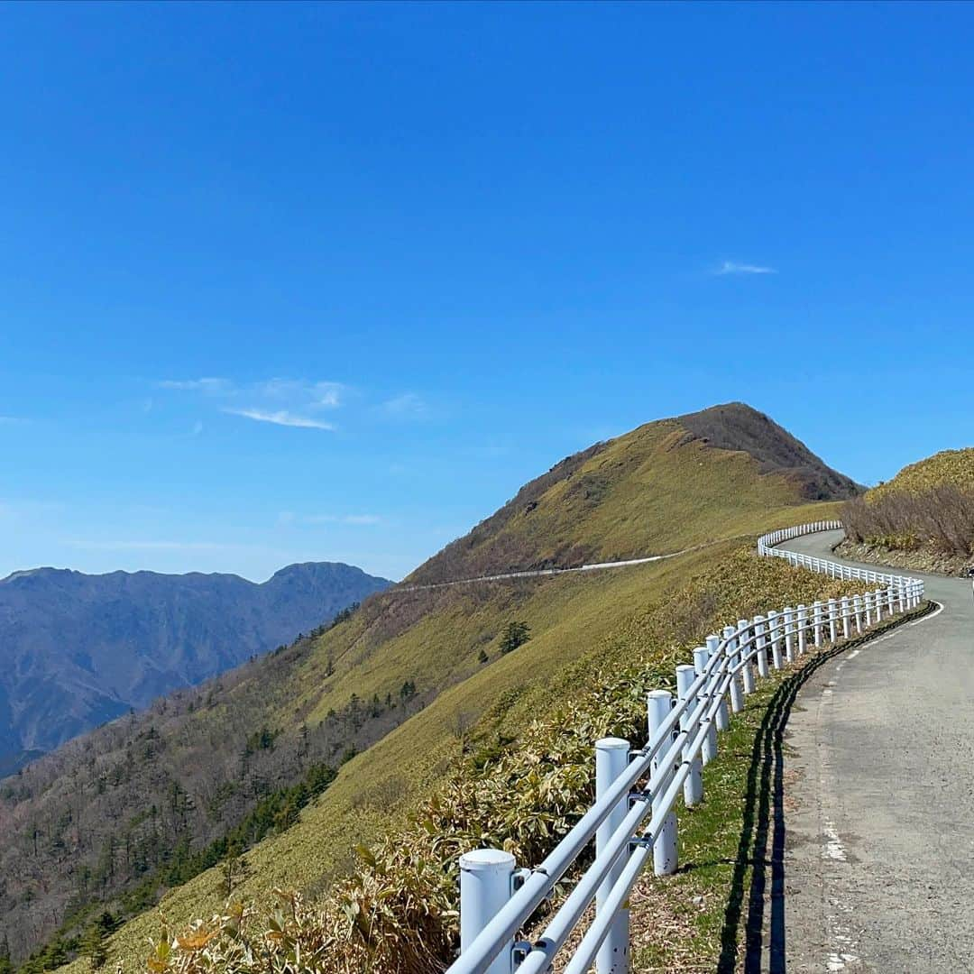 山田あかりさんのインスタグラム写真 - (山田あかりInstagram)「日曜日は山登ってきた🗻  汗だくになったけど運動は気持ちがいいねꉂ🤭  #伊予富士 #伊予富士登山 #山ガール #山ガールファッション #eka #ヨガウェア #ヨガウェアコーデ #山登り初心者 #山登りコーデ #山登り女子 #ダイエット記録 #骨格ウェーブ #骨格ウェーブコーデ #ブルベ #ブルベコーデ #ブルベ夏 #ブルベ冬 #低身長コーデ #ufoライン」4月10日 20時44分 - akari030201