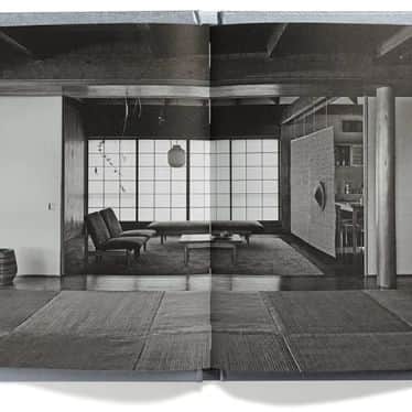 Vitra Japanさんのインスタグラム写真 - (Vitra JapanInstagram)「日本の名作住宅「から傘の家」がヴィトラキャンパスへ   篠原一男（1925–2006）は、丹下健三並び、20世紀後半に活躍したもっとも重要な日本の建築家の一人です。伊東豊雄や妹島和世など次世代の建築家にも大きな影響を与えた存在であるにも関わらず、国際的な知名度は決して高くありません。1961年東京に建設された、篠原一男独自のスタイルが確立された最初の建築とも言われる初期の名作住宅「から傘の家」が数奇な運命を経てヴィトラ キャンパスに移築・再建されました。2022年6月に完成した、から傘の家に関する書籍はVitra Online Shopにて。   #Vitra #VitraJapan #VitraOnlineShop #umbrellahouse #ヴィトラ #ヴィトラジャパン #ヴィトラオンラインショップ #ヴィトラキャンパス #から傘の家 #モダンインテリア #インテリアデザイン #インテリアコーディネート #インテリアアイテム #暮らしを楽しむ #季節を楽しむ #名作 #名建築 #名作住宅」4月10日 20時54分 - vitra_japan