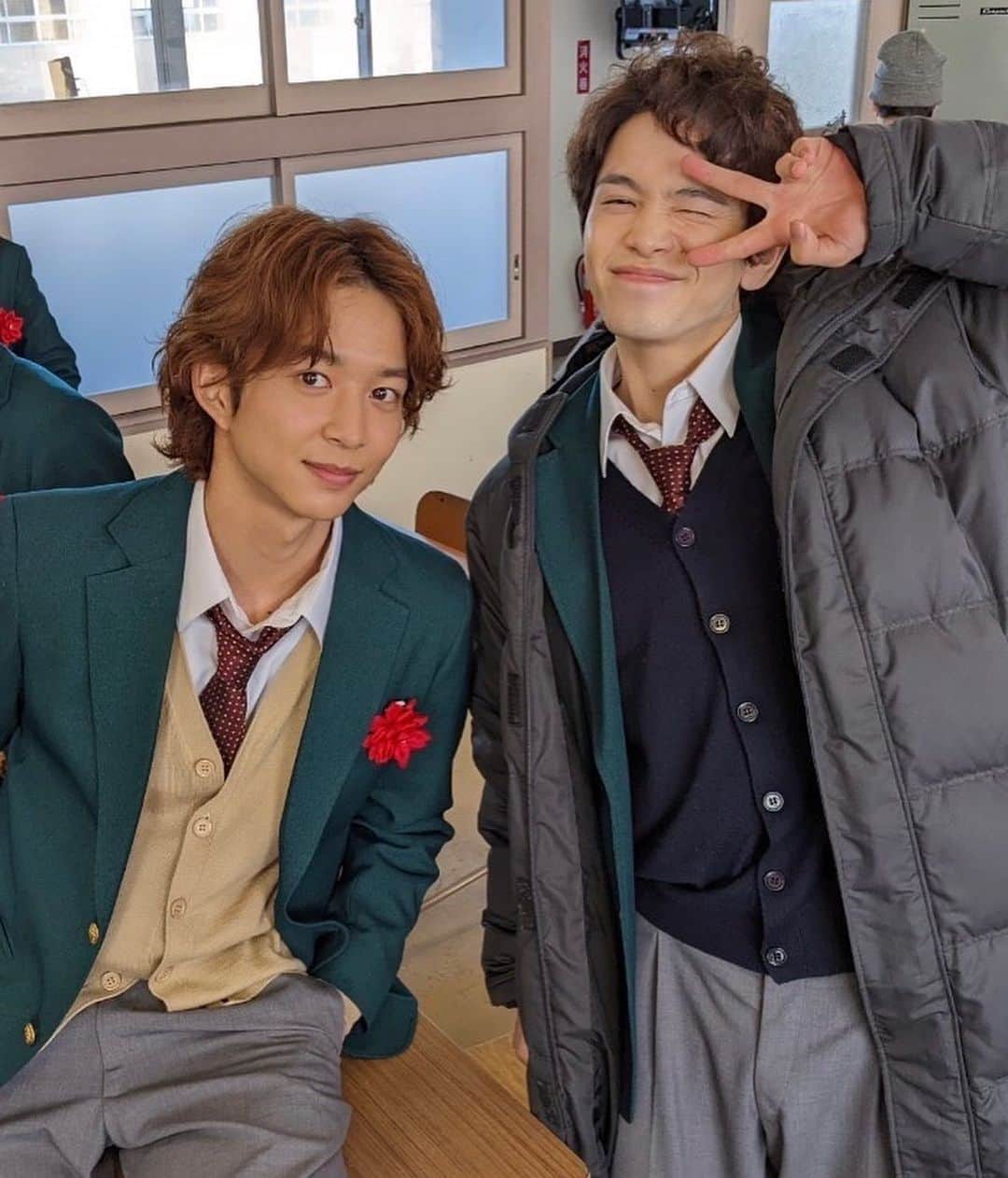 鈴木康介のインスタグラム：「Netflix『君に届け』 クラスメイトとのオフショット！ 楽しい撮影でした！ まだ観てない方は是非🤭 ・ 与同班同学的断开打击！ 是快乐的拍摄！ 还不看的一定是🤭 ↑ 准确？ ・ 클래스 메이트와의 오프샷！ 즐거운 촬영이었습니다! 아직 보지 않은 쪽은 꼭 🤭 #君に届け」