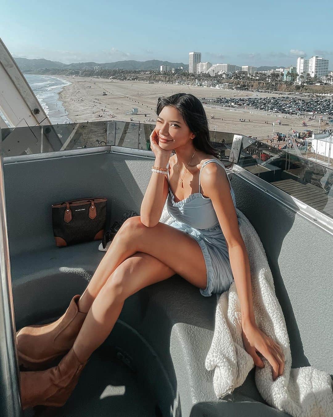 VIENNAのインスタグラム：「Ocean air🌬️」
