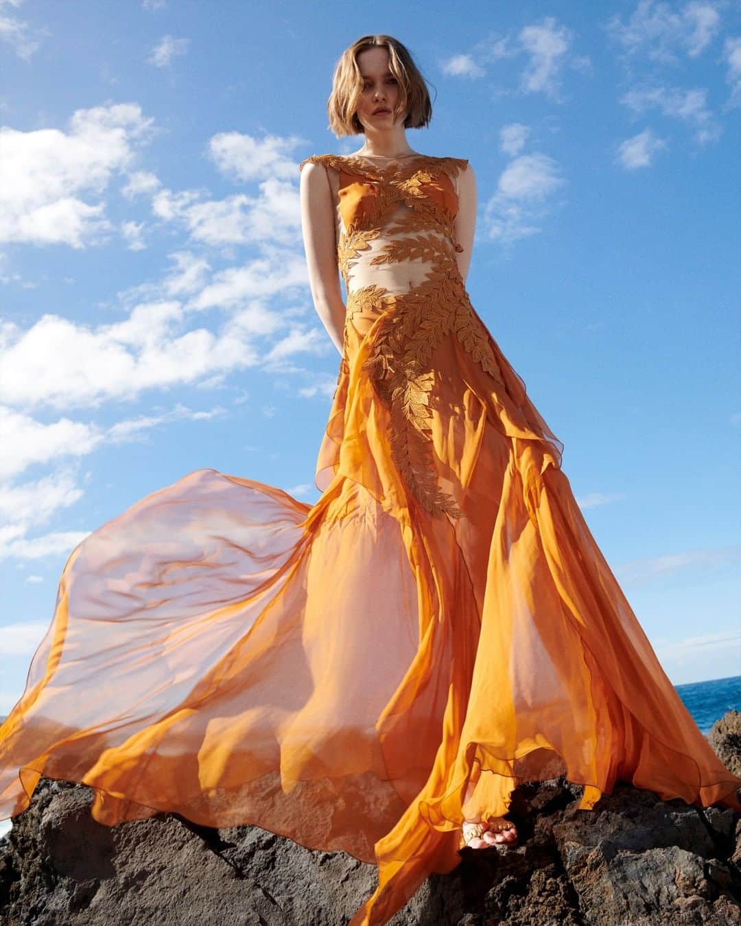アルベルタフェレッティのインスタグラム：「Explore the lightness of this new Alberta Ferretti Spring Summer 2023 silk chiffon gown featuring intricate laces and soft ruffles.  Tap the link in bio and let your imagination run wild.  #AlbertaFerretti #Wanderlust #SS23」