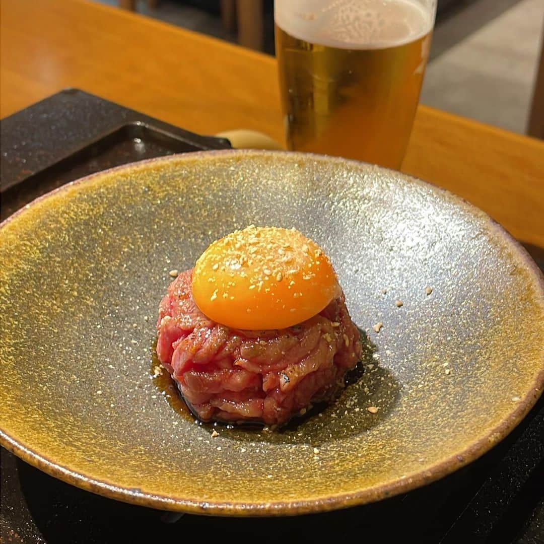 よしかわなみのインスタグラム：「数ヶ月ぶりの焼肉。多分、ほぼ1年ぶり タンもユッケも美味しすぎて…🤦🏼‍♀️🤍  魚は白身魚が優勝です。 穴子らばー」