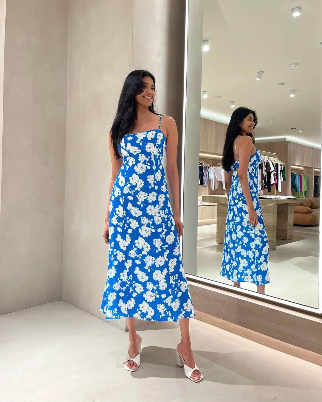 クーカイのインスタグラム：「Gros coup de cœur pour la robe midi Bonita bleue, parfaite pour la saison 💙🤍⠀⠀⠀⠀⠀⠀⠀⠀⠀ -⠀⠀⠀⠀⠀⠀⠀⠀⠀ ⠀⠀⠀⠀⠀⠀⠀⠀⠀ Big crush on the blue Bonita midi dress, perfect for the season 💙🤍⠀⠀⠀⠀⠀⠀⠀⠀⠀ ⠀⠀⠀⠀⠀⠀⠀⠀⠀ #kookai #fashion #SS23 #kookaistyle #ootd #outfitinspiration #outfitideas #outfitoftheday #newcollection #spring」