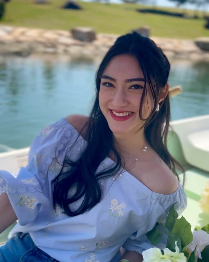 あんなのインスタグラム：「today’s photoshoot💐 今日は天気も良くて、ボートにも乗られて、とってもハッピーな撮影でした！いつもありがとうございます☺️💞」