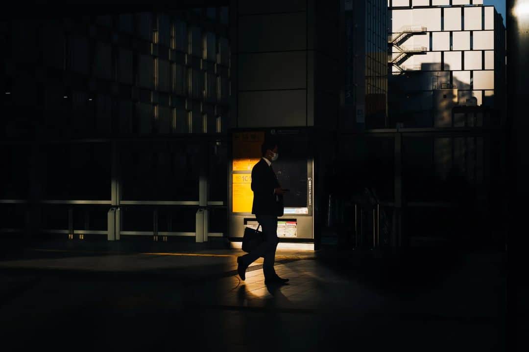 Takashi Yasuiさんのインスタグラム写真 - (Takashi YasuiInstagram)「Daily life in Tokyo  #TakashiYasui #SPiCollective #filmic_streets #ASPfeatures #photocinematica #STREETGRAMMERS #street_storytelling #bcncollective #ifyouleave #sublimestreet #streetfinder #timeless_streets #MadeWithLightroom #worldviewmag #hellofrom #mediciism #reco_ig」4月10日 21時14分 - _tuck4