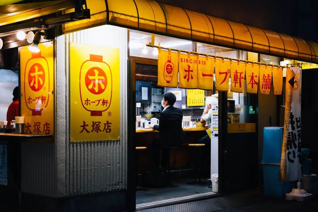Takashi Yasuiさんのインスタグラム写真 - (Takashi YasuiInstagram)「Daily life in Tokyo  #TakashiYasui #SPiCollective #filmic_streets #ASPfeatures #photocinematica #STREETGRAMMERS #street_storytelling #bcncollective #ifyouleave #sublimestreet #streetfinder #timeless_streets #MadeWithLightroom #worldviewmag #hellofrom #mediciism #reco_ig」4月10日 21時14分 - _tuck4