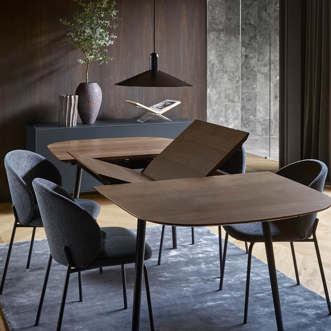 BoConceptさんのインスタグラム写真 - (BoConceptInstagram)「The perfect dining companion. The Kingston dining table.  Discover Kingston via link in bio.  #boconcept #liveekstraordinaer #ekstraordinærsince1952 #anystyleaslongasitsyour #diningroom #diningtable #danishstyle #interiordesign #homestyling #danishdesign」4月10日 21時21分 - boconcept_official