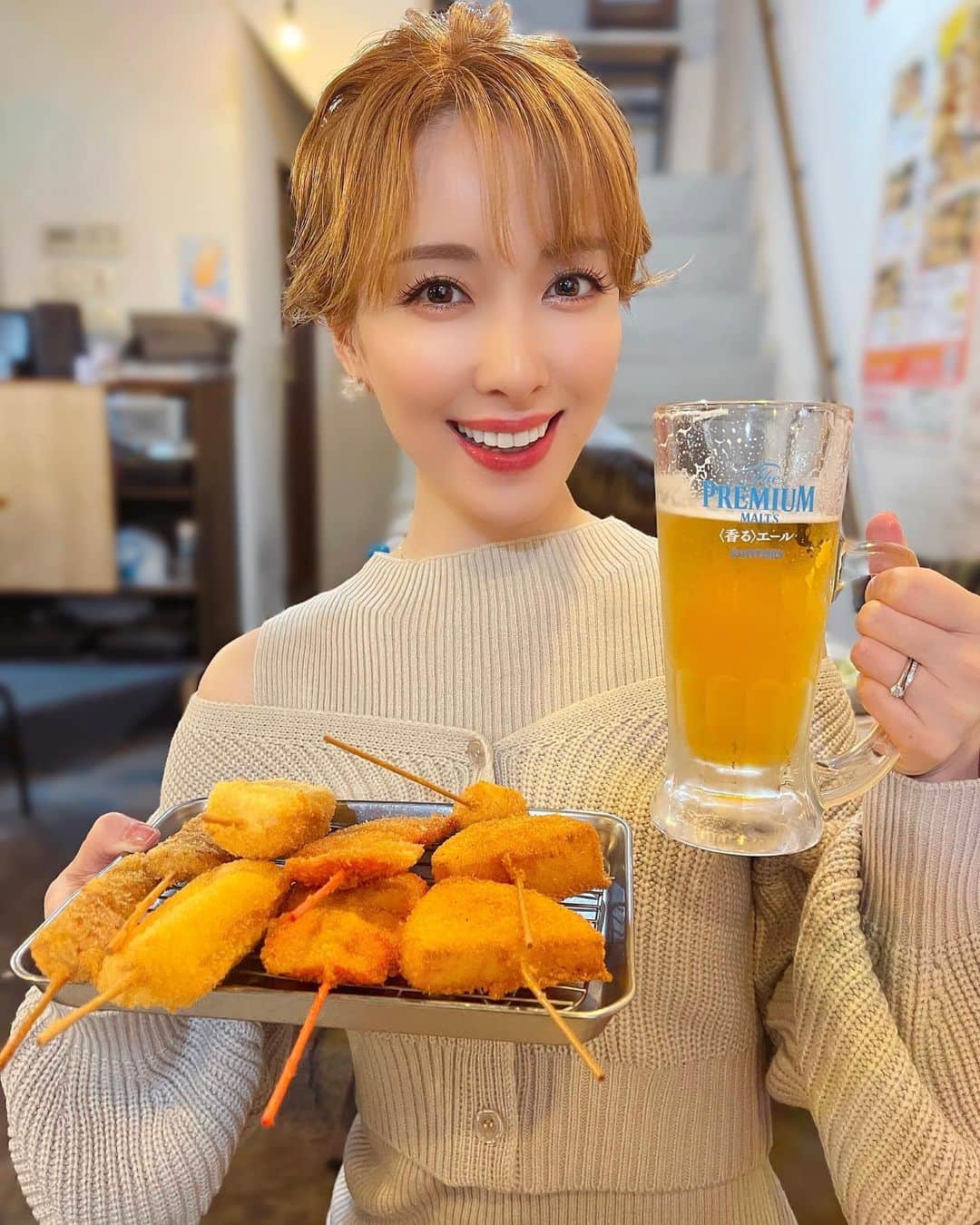 瀬戸早妃のインスタグラム：「串カツでかんぱーいっ🍢🍺🧡  #おつかれさま #今日も頑張った」