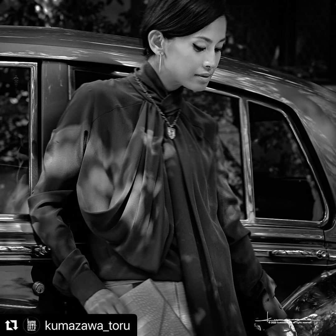 高橋里奈のインスタグラム：「#Repost @kumazawa_toru with @use.repost ・・・ @rina.takahashi_ w/ RR Photography by @kumazawa_toru Styled by @oshida.hiromi Hm #fumihirokawahara shot for precious magazine 2012 #portrait #fashionportrait #bw #bw_lover #bw_portrait #bw_portraits #bnw #bnw_portrait #fashion #beauty #luxury #minimalism #minimalmood #美しいひと …… thankyou熊澤さん♡ 会いたいな☺︎ またショートhairにしたくなった。」