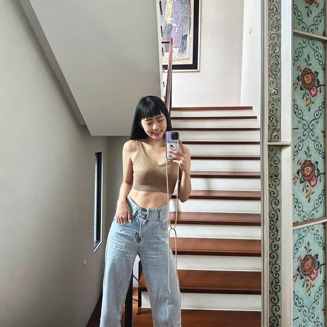 Dewi Chienのインスタグラム：「🤎 其實已經從日本回來一個月，幾乎都待在家鄉（台中），陪伴👶🏻調整作息，還擬訂了很多項今年的規劃和目標。  只是想說聲：嗨～很久沒更新動態的我回來了～👋🏻😬  #時間飛快 #生完五個月 #是該復出健身了 #全身硬起來」