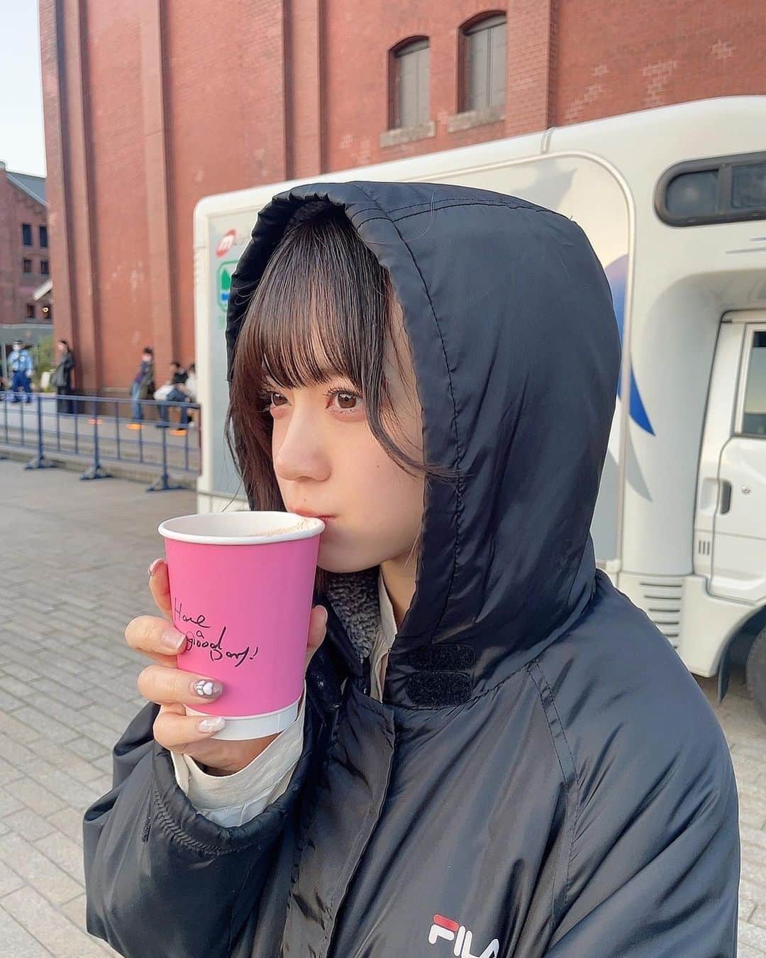 坂本真凛のインスタグラム：「ホットチョコレート🍫💖 #赤レンガ倉庫 #ホットチョコレート #ネイル取れちゃった許して」