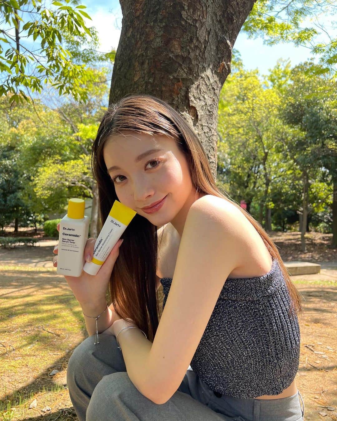 雑賀サクラさんのインスタグラム写真 - (雑賀サクラInstagram)「Dr.Jart +から4/10に新しくローンチされるセラマイディンのスキンケア♡  セラミドのおかげで 水分たっぷりなお肌になれて、 ここ最近の季節の変わり目に とても良い子たち！ 保湿力が高くて、でもベタつかなくて 肌馴染みがとても良いの！ ベタベタ苦手な私には本当に有難い＾＾  私はトナーとセラムが一緒になった セラムトナーが特に好きだった💛  @drjart_jp  #ドクタージャルト #セラマイディン #drjart #Ceramidin #pr」4月10日 21時39分 - sakura_saiga