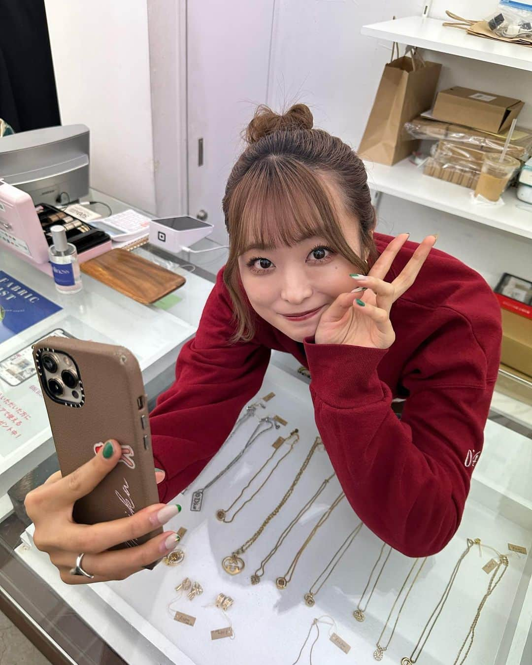 島崎由莉香さんのインスタグラム写真 - (島崎由莉香Instagram)「4/3-4/9 NEWSED POPUP お越しくださった皆様ありがとうございました✨  2度目の開催で、 今回も沢山のお客様がご来店してくださり本当に幸せな期間でした☺︎  書きたいことはたくさんあるけど、 それはまた後日インスタライブでお話しします！笑  本当にありがとうございました🤎  #newsed」4月10日 21時33分 - yurika_shimazaki