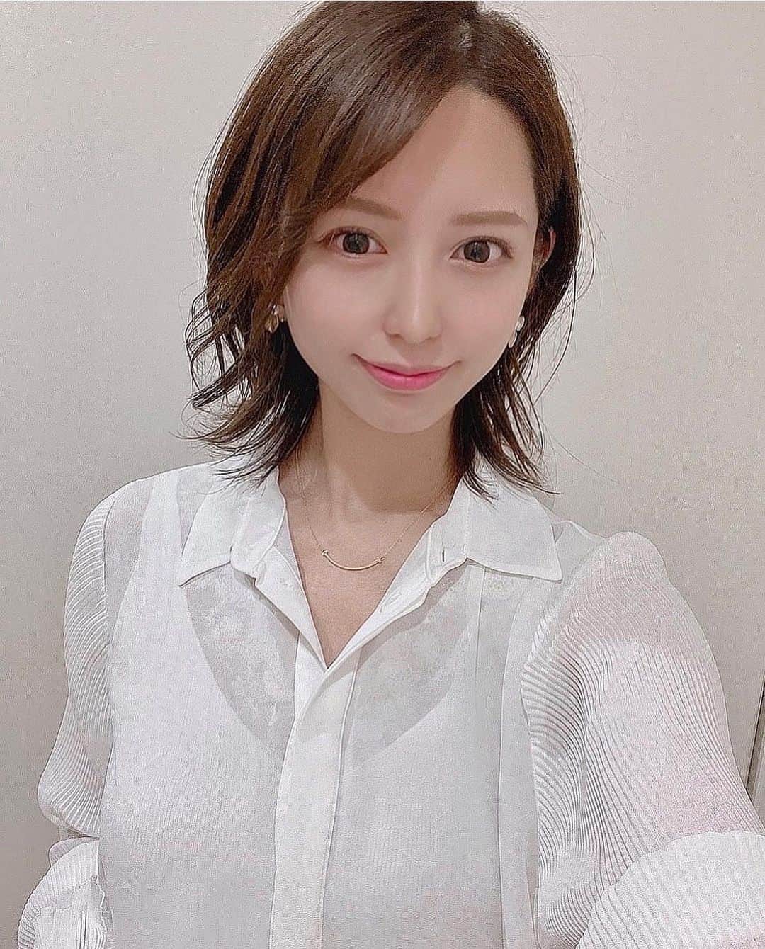 高塚みゆきのインスタグラム：「📷´- ︎ ︎ ︎ ︎ ︎ ︎ ︎ ︎ ︎ ︎ ︎ ︎ ︎ ︎ ︎ ︎ ︎ ︎ ︎ ︎ ︎ ︎ ︎ ︎ ︎ ︎ ︎ ︎ ︎ ︎ ︎ ︎ ︎ ︎ ︎ ︎ ︎ ︎ ︎ ︎ ︎ ︎ ︎ ︎ ︎ ︎ ︎ ︎ ︎ 不意打ちに１ヶ月ぶりの投稿✐☡  ︎︎  ︎︎  笑  ︎︎  ︎︎   皆さんお元気にしてましたか？🥹🤍  ︎︎  ︎︎  ︎︎  ︎︎  ︎︎ #休日の過ごし方 #白シャツコーデ #春服コーデ #selfie #ブラウスコーデ」