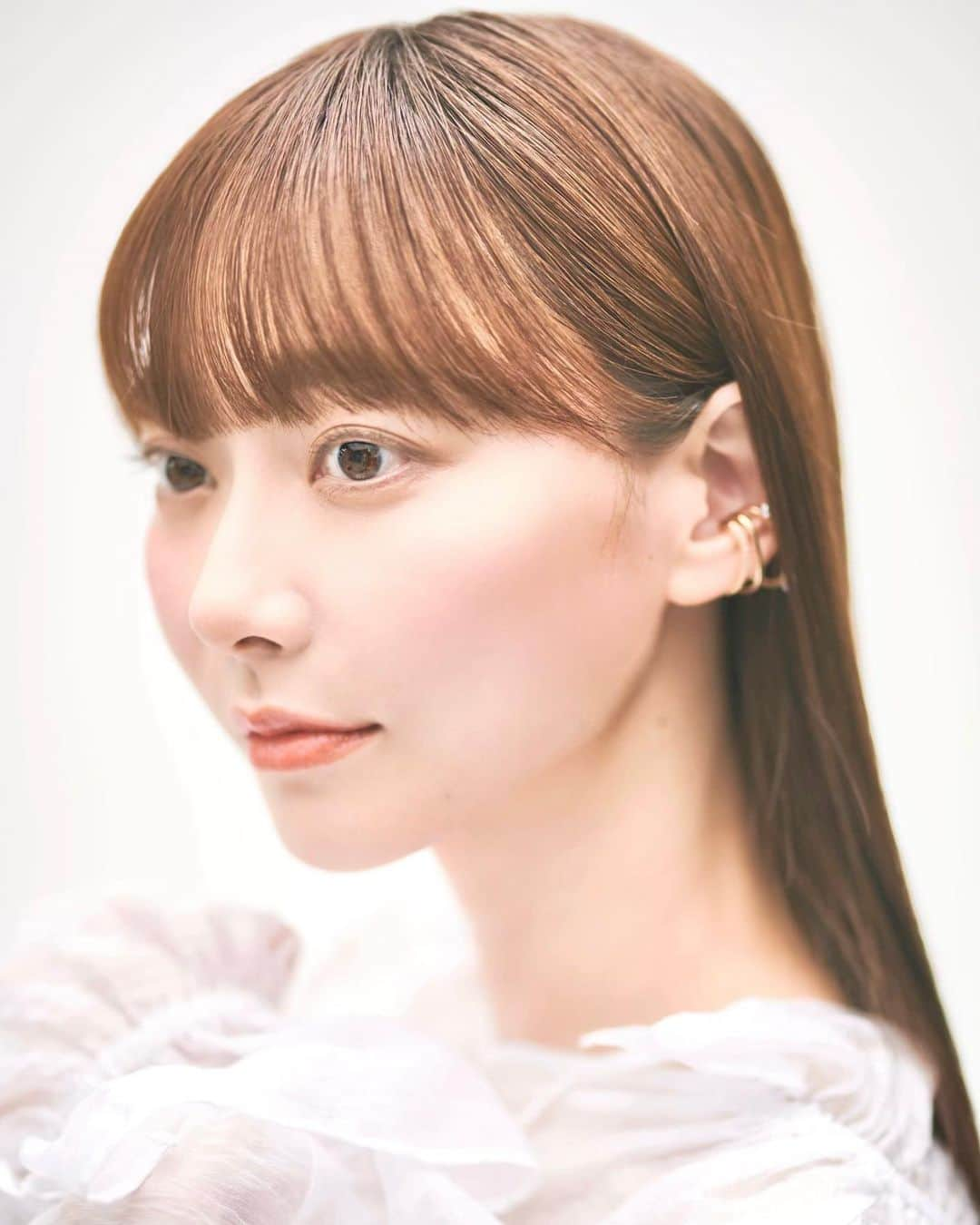 葉月祥子さんのインスタグラム写真 - (葉月祥子Instagram)「💄🌸💫  衣装 @honeymihoney_official  chiffon frill blouse  📸　@n.kaz.photography  hair  @asari0430  make @groove_nanae  #ビューティー #ファッション #beauty #fashion #modellife 🫧」4月10日 21時34分 - shokohazz210