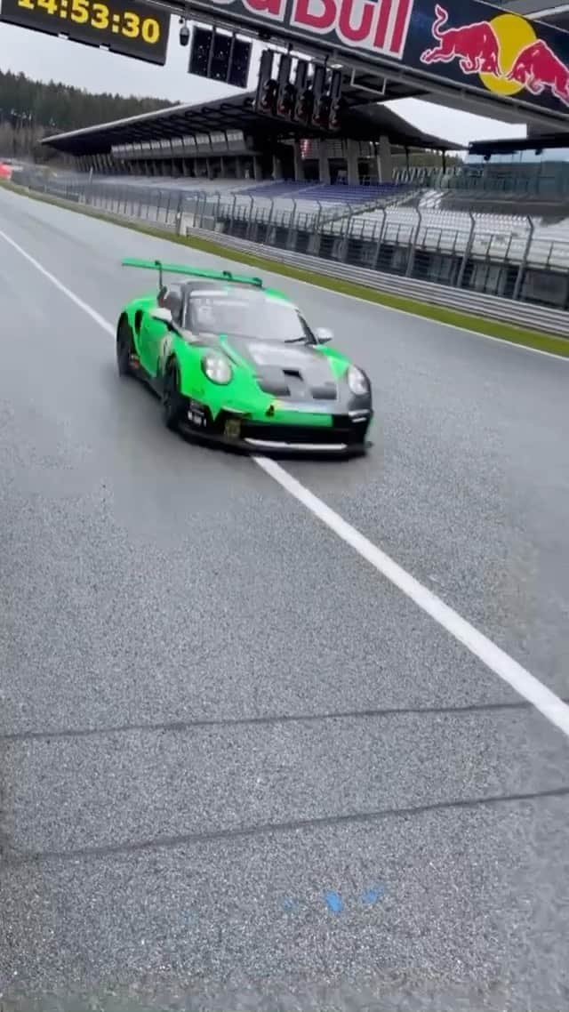 ホルヘ・ロレンソのインスタグラム：「Sound ON 🔊  #austria #redbullring #redbullringspielberg #huberracing #porschesupercup #test」