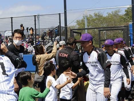 渡辺俊介のインスタグラム：「先日、木更津市の江川総合運動場第1野球場オープニングゲームに招待して頂きました。 太鼓の演舞に地元拓大紅陵ブラスバンド部の共演に市長との対戦式での始球式もあり、盛り沢山の1日でした。 イベント&試合の模様はYouTubeにて検索“かずさエフエム”で観覧出来ます😌  #日本製鉄かずさマジック  #木更津市　#君津市　#富津市　#袖ケ浦市」