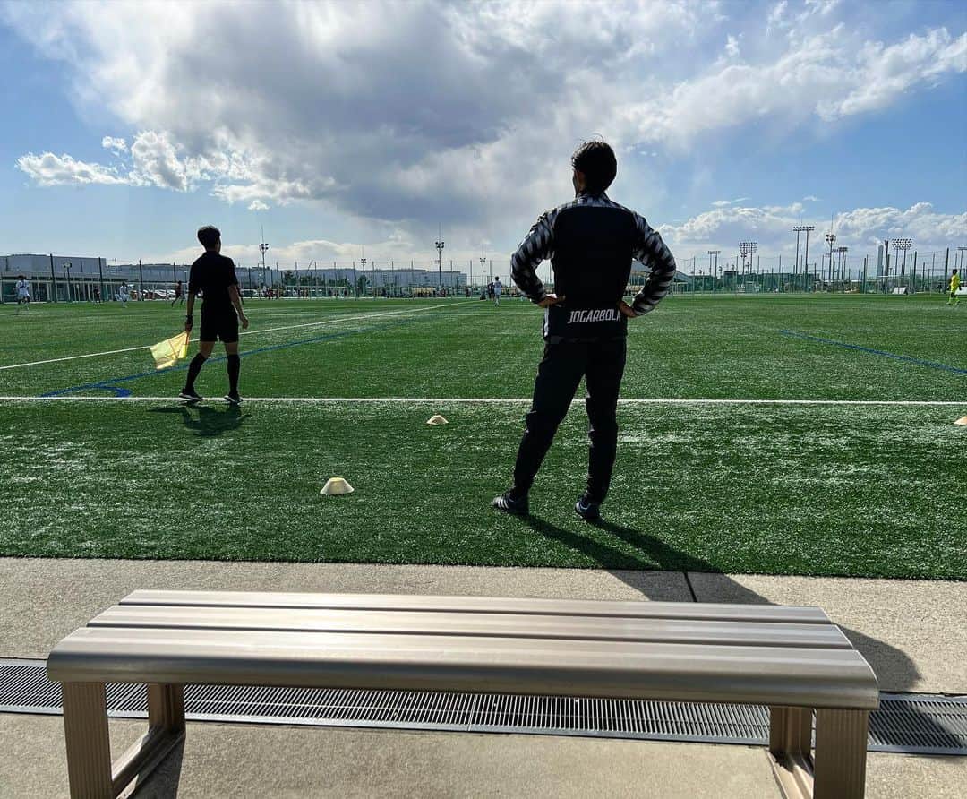 新井場徹のインスタグラム：「勝つということ。 そんな簡単ではないな… #大阪信愛学院大学#後藤圭太#監督 #信じて #共闘 #それ一択 #しっかりせんかい #鹿島アントラーズ 😎👍」