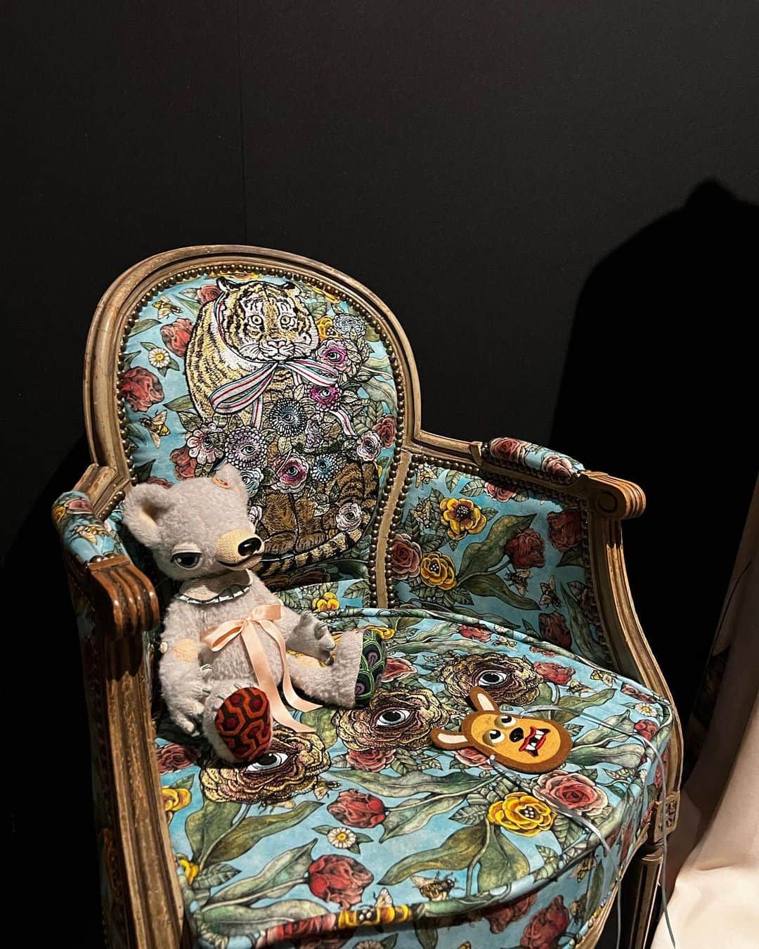 村上瑠美奈さんのインスタグラム写真 - (村上瑠美奈Instagram)「#ヒグチユウコ展circus へ  独特の世界観と表情豊かな猫の絵が可愛くて可愛くて。  ずっと 可愛い。。とぼそぼそ言いながら見てました🐈‍⬛💓  最終日行けて良かった🤍  #ヒグチクウコ展 #ヒグチユウコ  #森美術館 #森アーツセンターギャラリー」4月10日 21時41分 - ruminamurakami