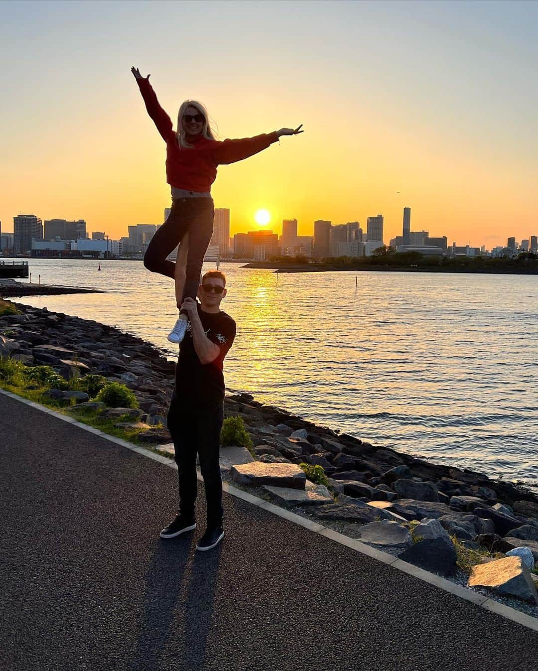 アレクサ・シメカさんのインスタグラム写真 - (アレクサ・シメカInstagram)「Your dynamic duo is ready for World Team Trophy!!!! Let’s Go0o0o0!!!! 🎉•🇺🇸•🌎🏆 #figureskating #wtt2023 #worldteamtrophy2023 #japan」4月11日 8時51分 - alexa_knierim