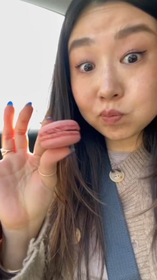 Rosetta Stoneのインスタグラム：「What's your favorite #food city?   Watch how @the_tokyogirl__ uses Rosetta Stone to learn how to accurately pronounce words in Japanese so she can eat her way through #Tokyo. 🍲 🍣」