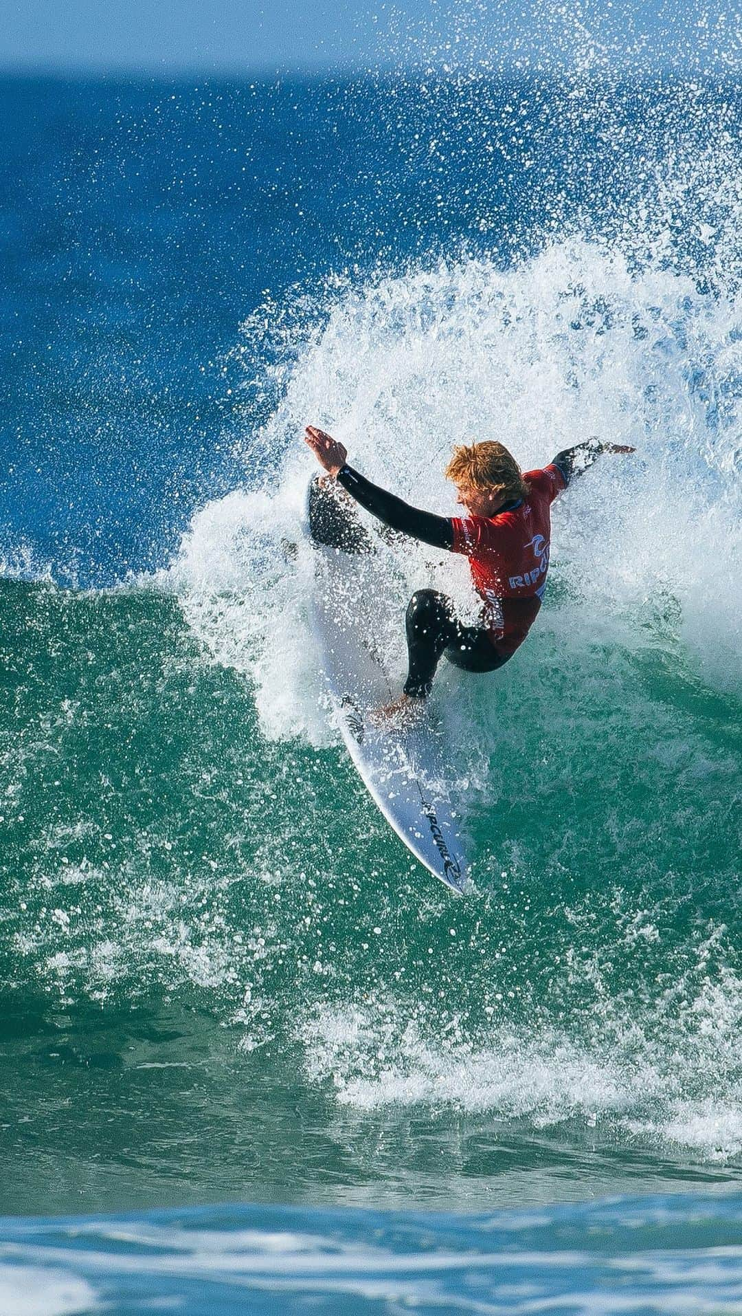 Rip Curl Australiaのインスタグラム：「Here comes @xavier_hux! The wildcard is up against @connoroleary in the next heat. Show him some love in the comments! 🔥   Tune in live via our bio.   📹 @zaclovelessphoto   —  #RipCurl #XavierHuxtable #BellsBeach #RipCurlPro #WSL #ChampionshipTour #GoXav」