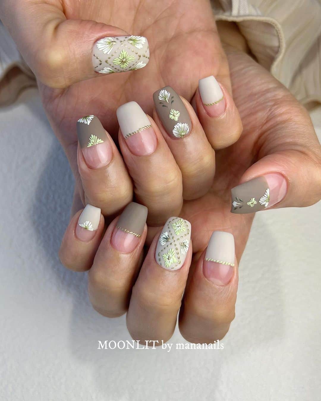 mananailsのインスタグラム：「embroidery🌼  インド刺繍をアレンジ🤍  ☾150minオフ込み」