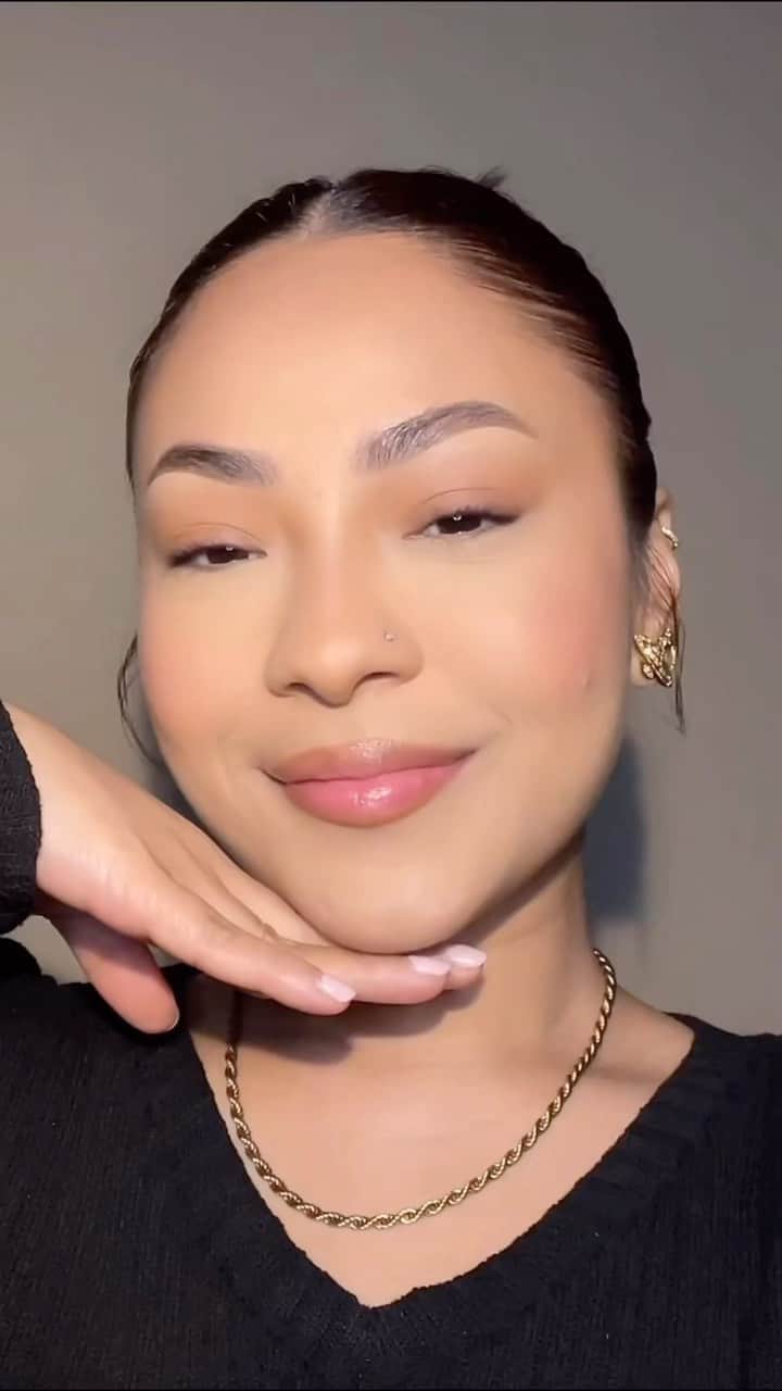 Benefit Cosmeticsのインスタグラム：「From glam to bare-faced beauty. Come cozy up with @xsonika as she gets unready using The POREfessional Pore Care Collection 🫧⁠ ⁠ Embrace your inner glow using the following:⁠ 💗 Get Unblocked Oil Cleanser⁠ 💗 Good Cleanup Foaming Cleanser⁠ 💗 Tight N' Toned Foaming Toner⁠ 💗 Smooth Sip Gel Moisturizer⁠ ⁠ #benefitcosmetics #beauty #makeup #porecare #skincare #getunready⁠」