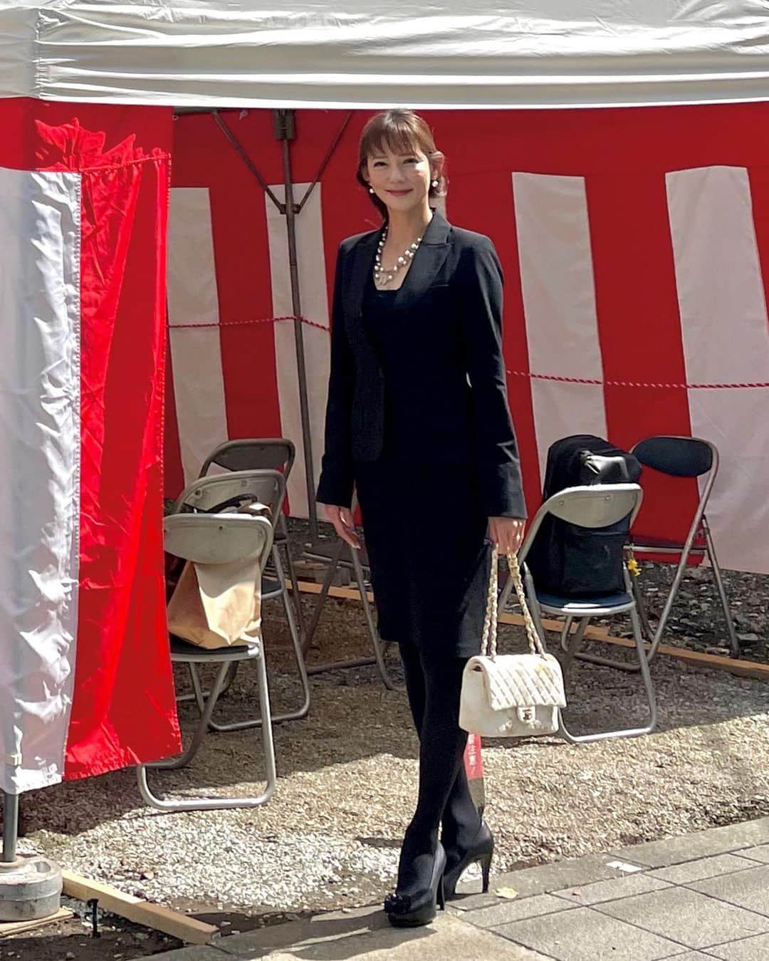 箕輪玖美さんのインスタグラム写真 - (箕輪玖美Instagram)「新しい土地の地鎮祭㊗️ ・ ・ 日当たりも良く気の良い土地😊 ・ ・ ビル完成まで、怪我なく無事に工事が進みます様に✨✨✨ ・ ・ 大好きなエビフライで乾杯🍻  #地鎮祭 #新しい土地 #氏神様にご挨拶 #安全祈願 #箕輪玖美 #ミノチャンネル #人生は探検だ」4月11日 8時12分 - kumi.111