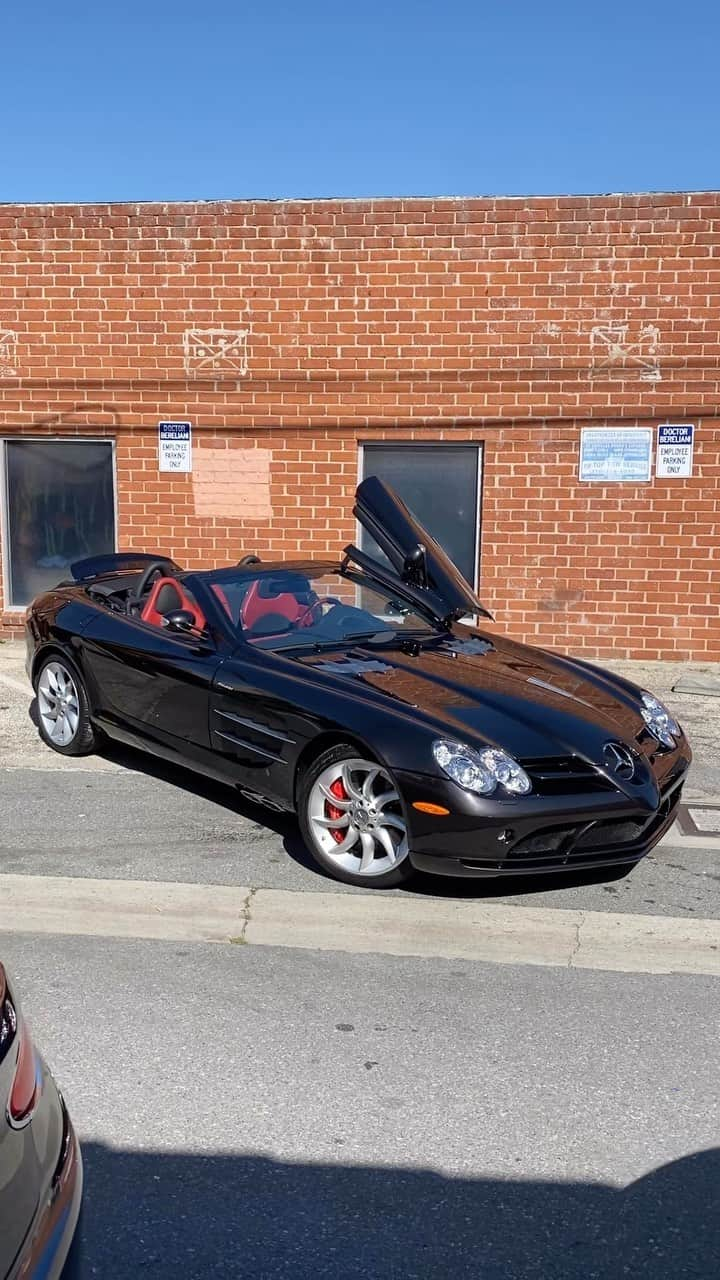 Dirk A. Productionsのインスタグラム：「🔥$400K & IT’S YOURS! FULLY SERVICED 2 KEYS AND BOOKS 🎯DM ME IF INTERESTED #SLRMclaren #SLRRoadster #McLarenSLR」