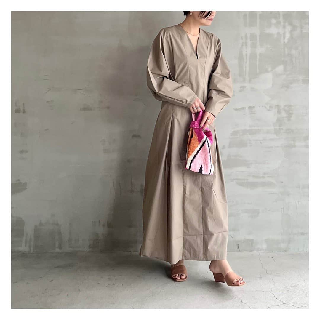 エリオポールのインスタグラム：「2023 Spring Collection  Dress  59.400yen / BY MALENE BIRGER  Ref: 13022004014BN Color: Beige Siz: 34  店舗にてお電話による通販対応も承っております。  HELIOPOLE代官山店  03 3770 6438  HELIOPOLE 札幌店  011 209 5455  HELIOPOLE 広島店  082 542 7033   @heliopole_official #HELIOPOLE  #エリオポール @bymalenebirger #BYMALENEBIRGER」