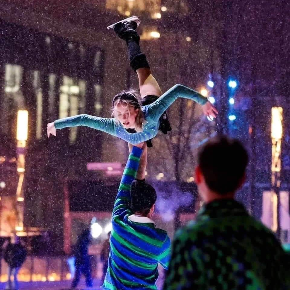 ニコラ・ナドゥーさんのインスタグラム写真 - (ニコラ・ナドゥーInstagram)「#mtlenlumiere #montrealenlumiere #quartierdesspectacles #pairs #shows」4月11日 8時42分 - nic_nadeau